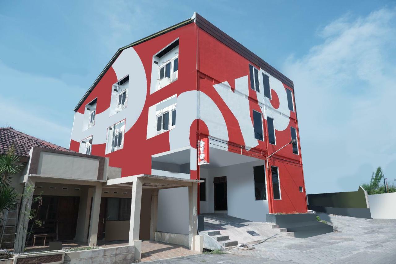 Oyo 682 Ceria Homestay Syariah Semarang Exterior photo